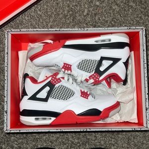 Air Jordan 4 are to Fire Red